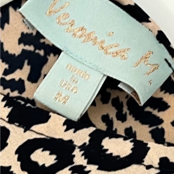 Veronica M at its best! Beautiful chocker-style blouse - Picture 5 of 5